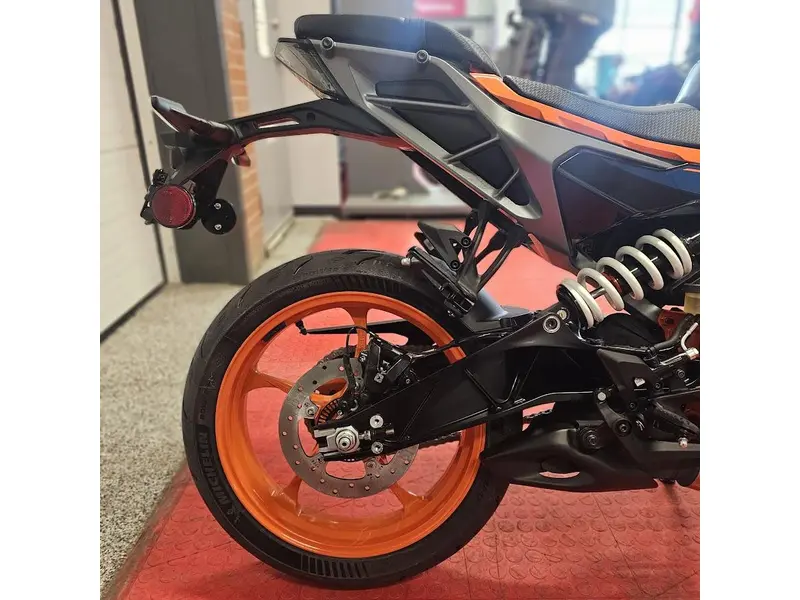 2025 KTM DUKE 390
