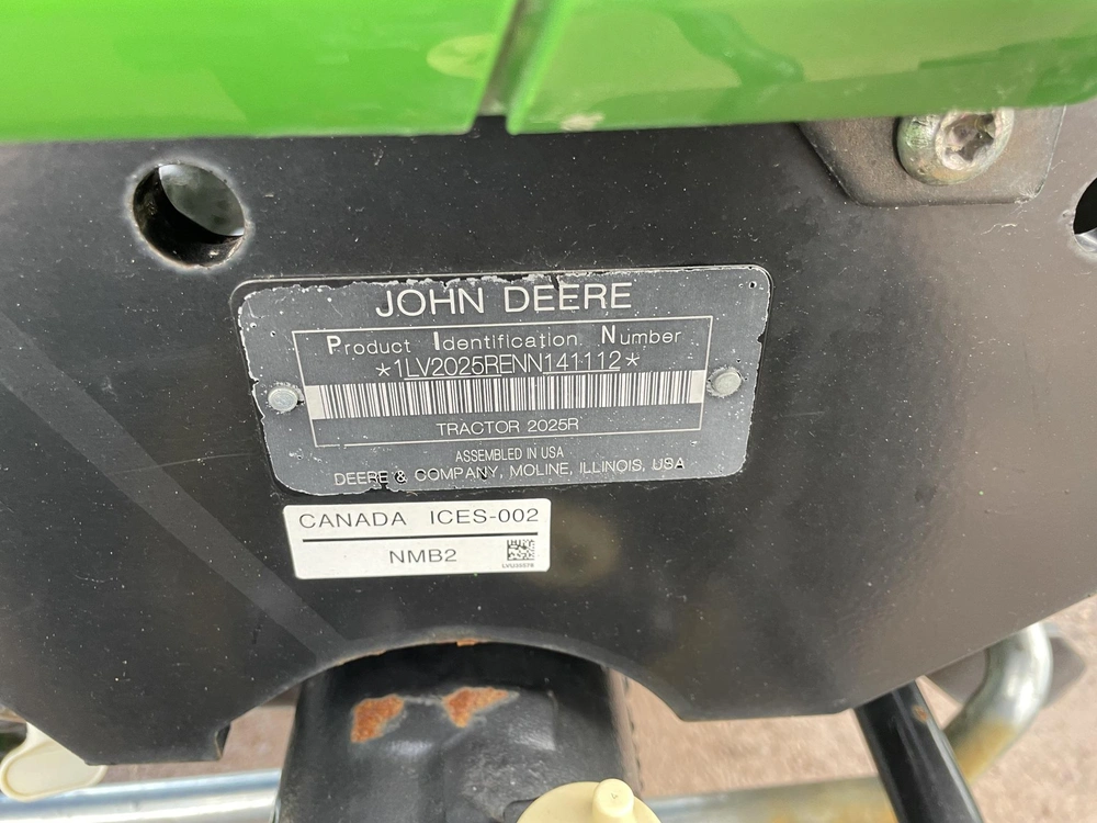 2022 John Deere 2025r alt