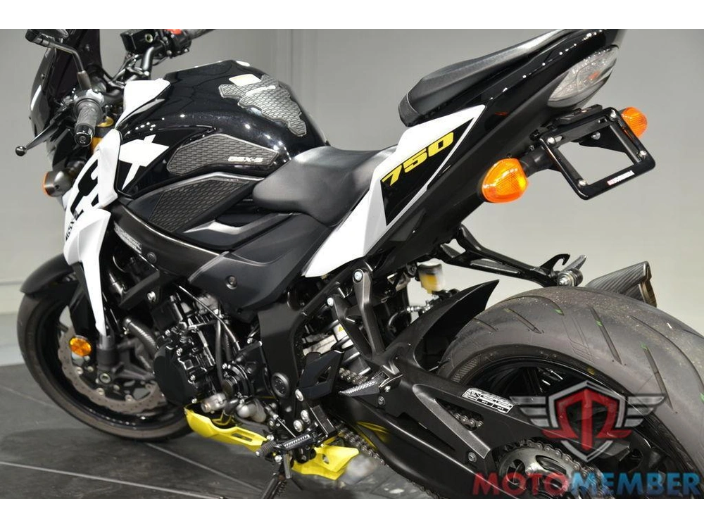 2023 Suzuki Gsx-s750z alt