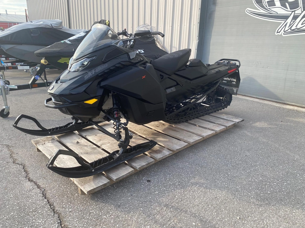 2025 Ski-doo Backcountry X 850 E-tec alt