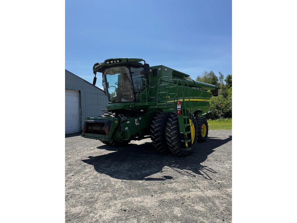 2015 John Deere S670 alt