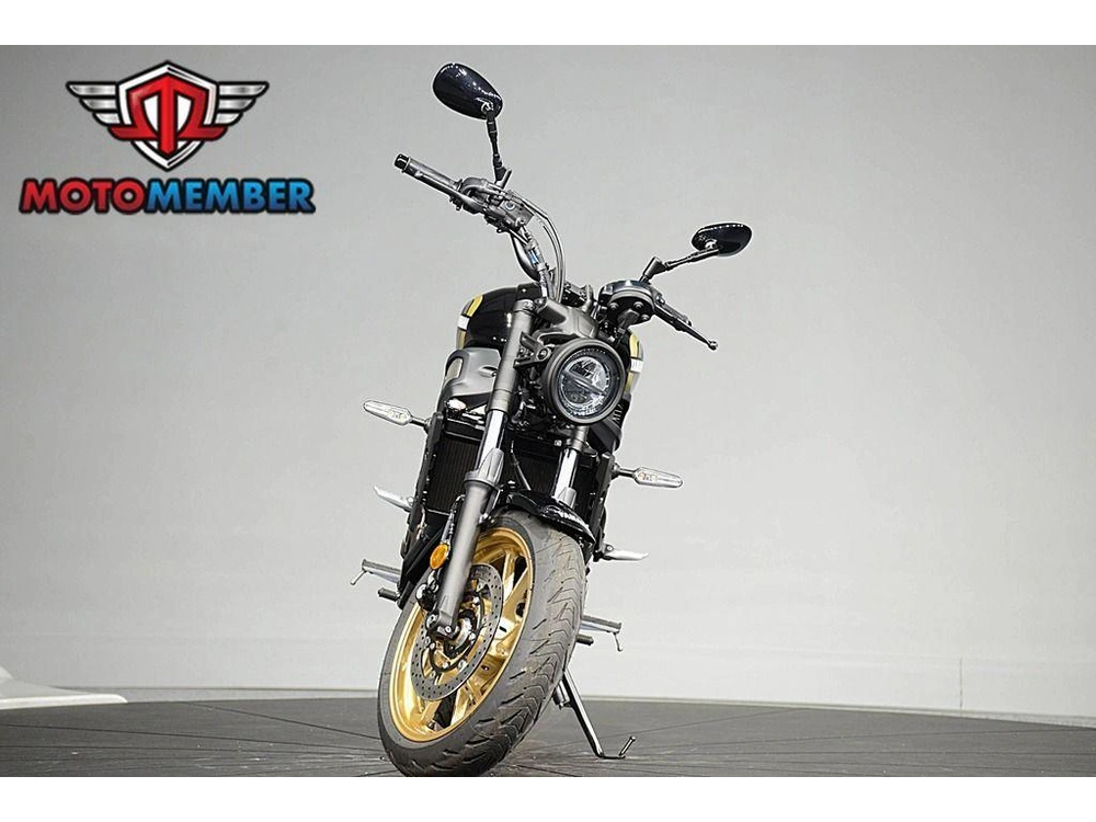 2025 Yamaha Xsr700 alt