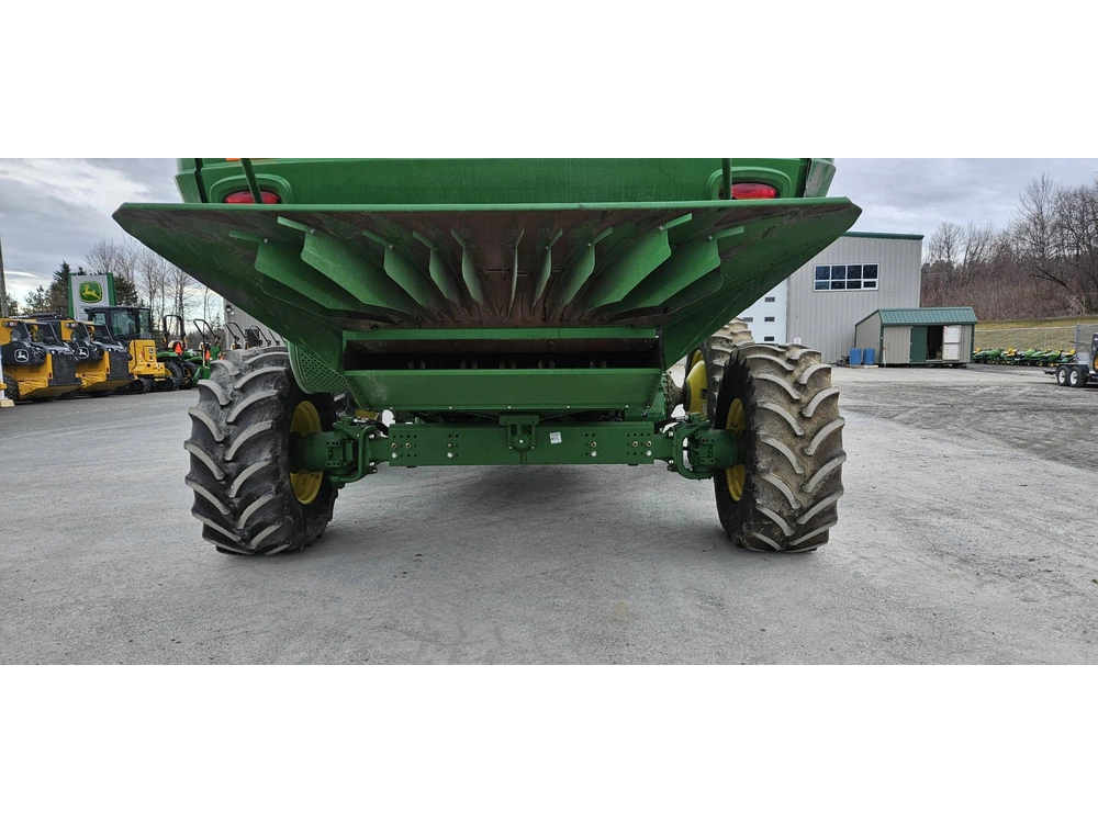 2015 John Deere S670 alt