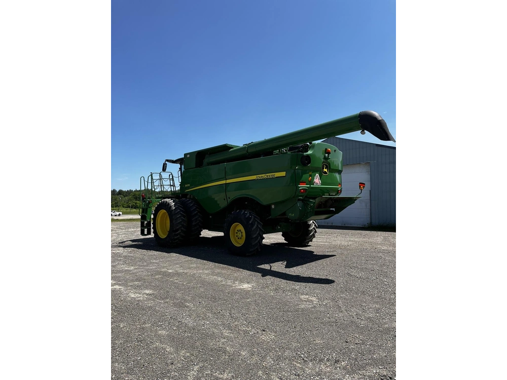2015 John Deere S670 alt