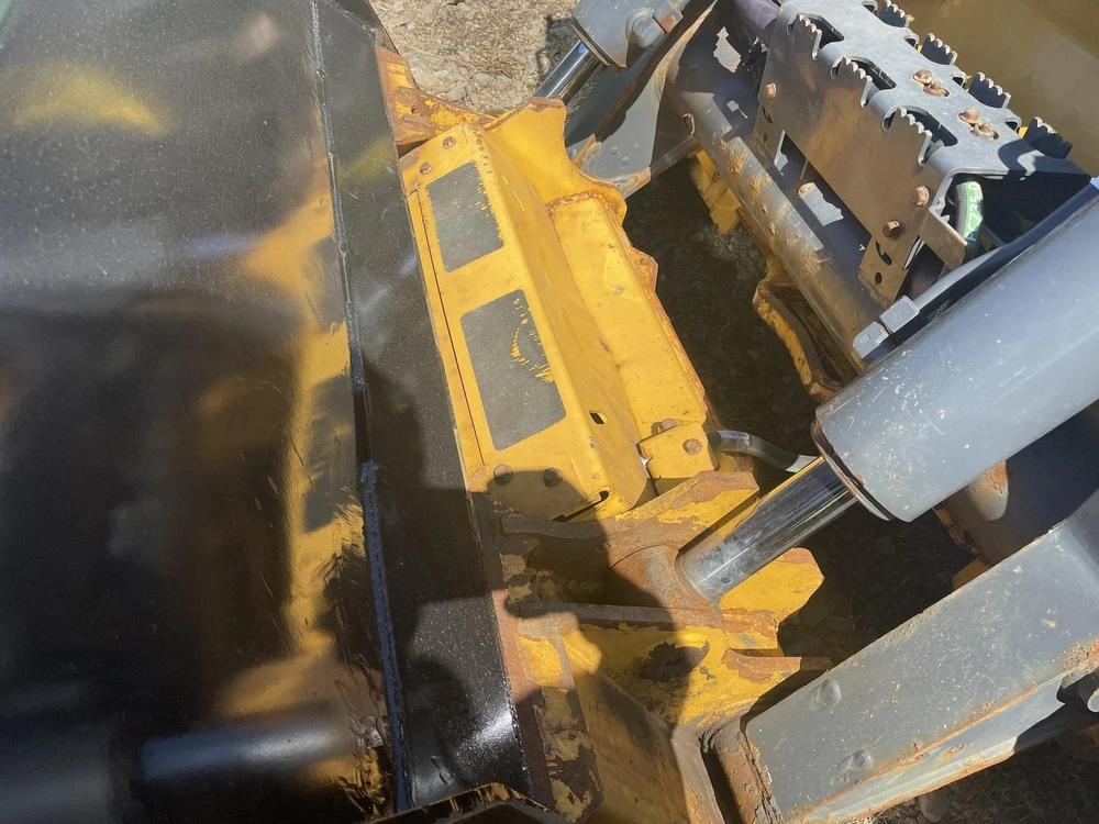 John Deere 332g 2023 alt