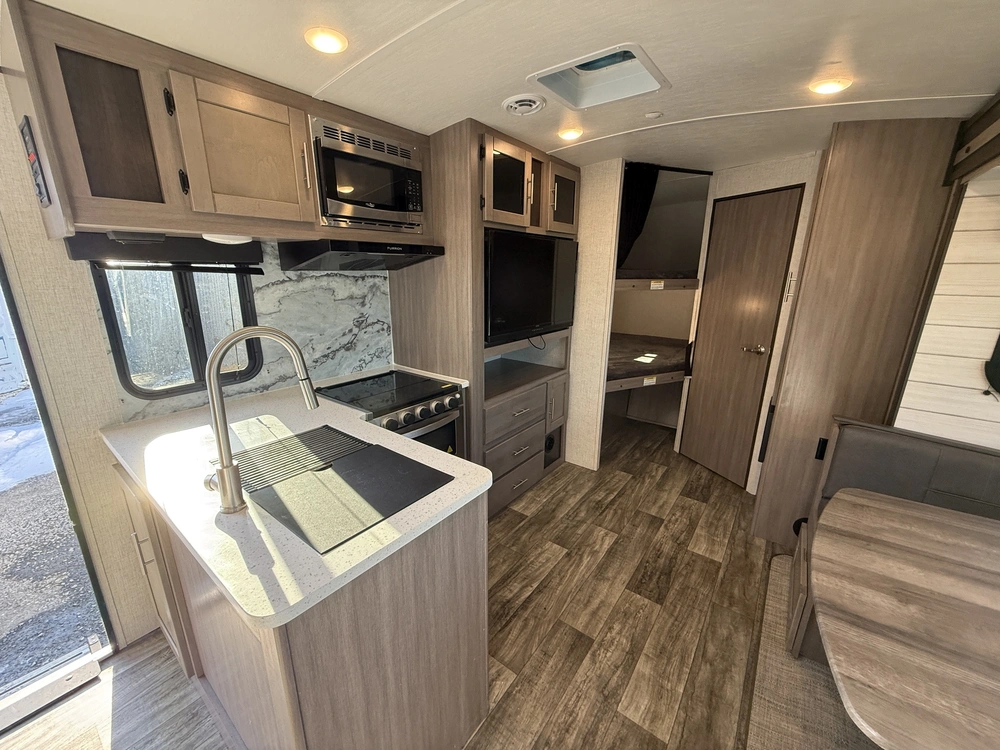 Sunset Trail 242bh 2022 alt