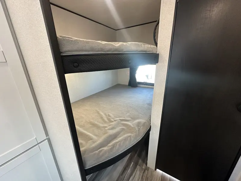 2026 Jayco JAY FLIGHT SLX 261BHS thumbnail 9