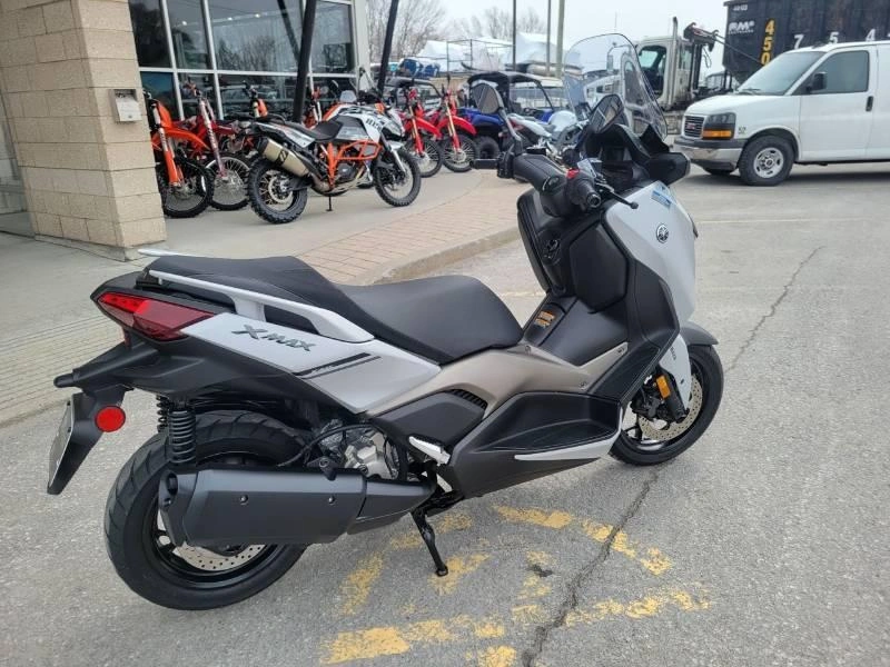 2023 Yamaha Xmax 300 alt
