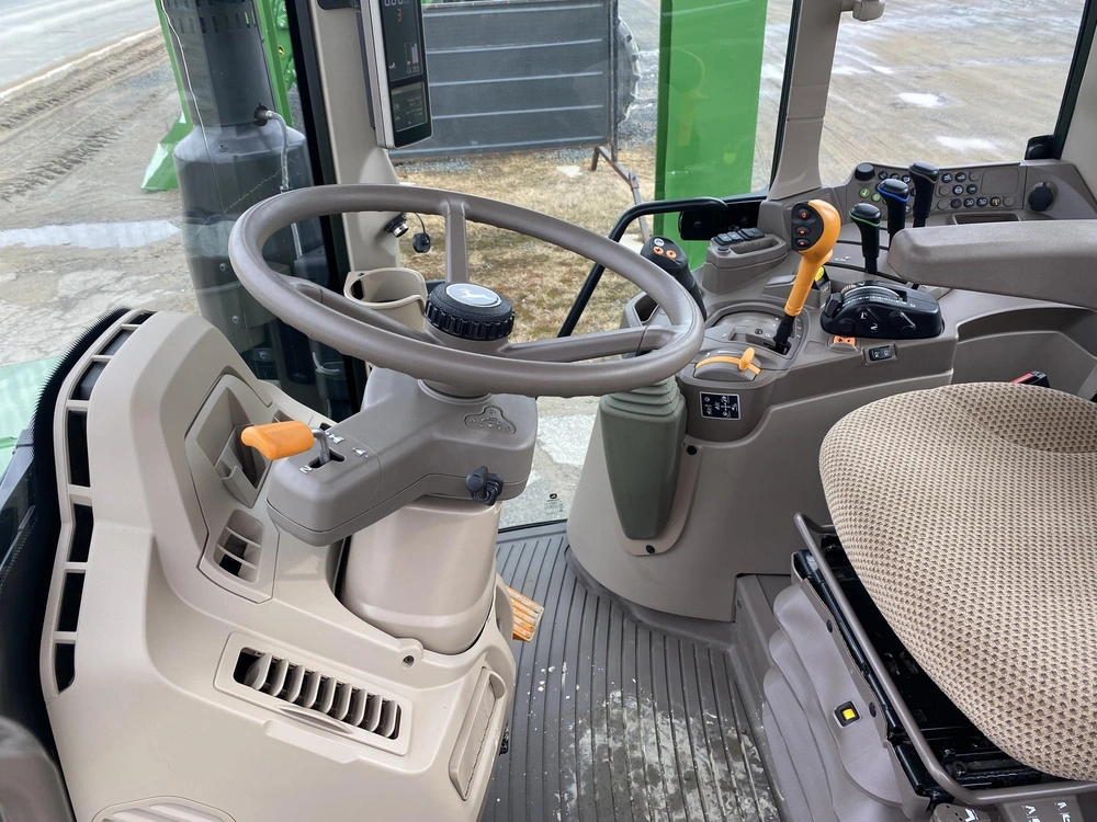 John Deere 6110m 2024 alt