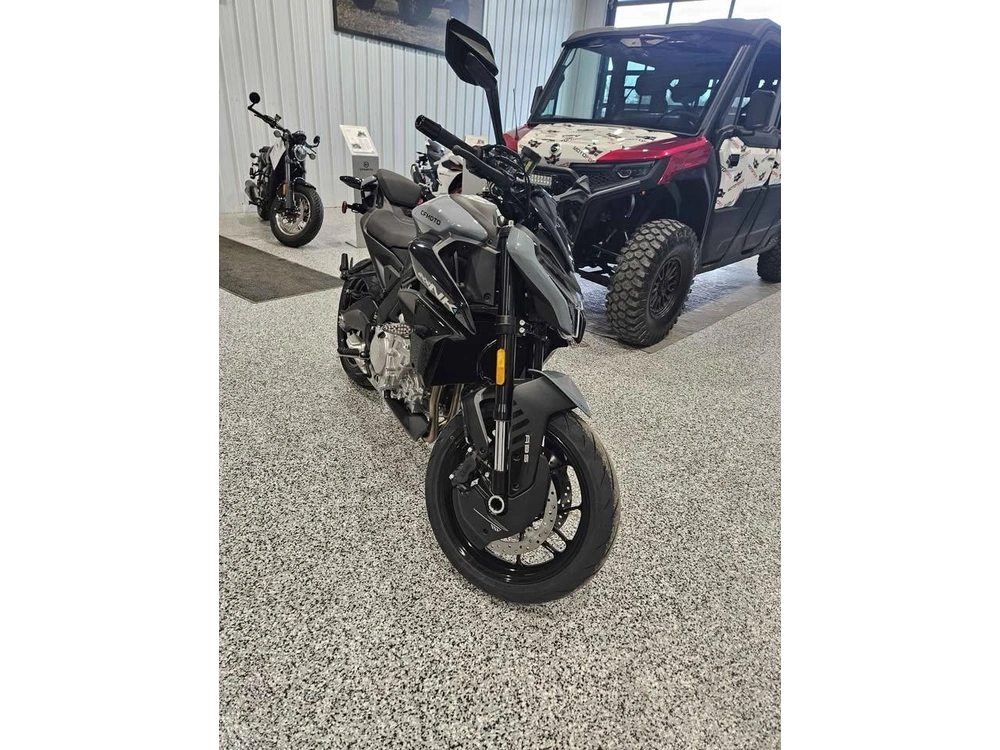 2026 Cfmoto 675nk alt