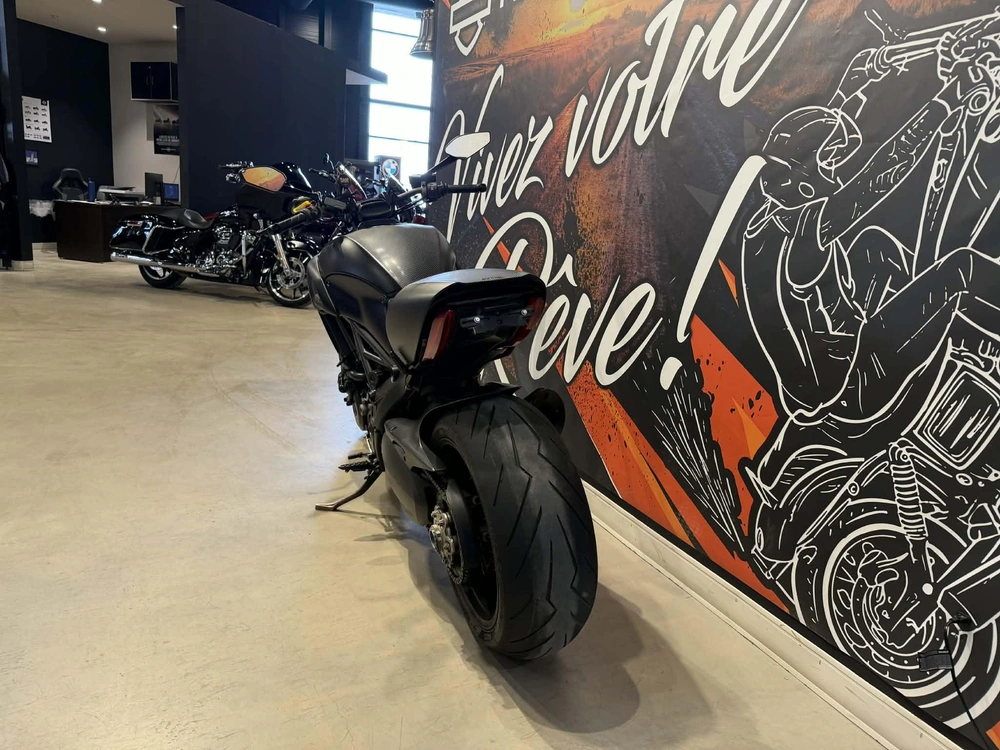 Ducati Diavel 2015 alt