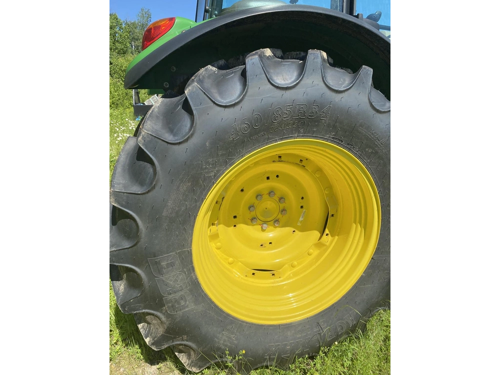 2022 John Deere 5100m alt