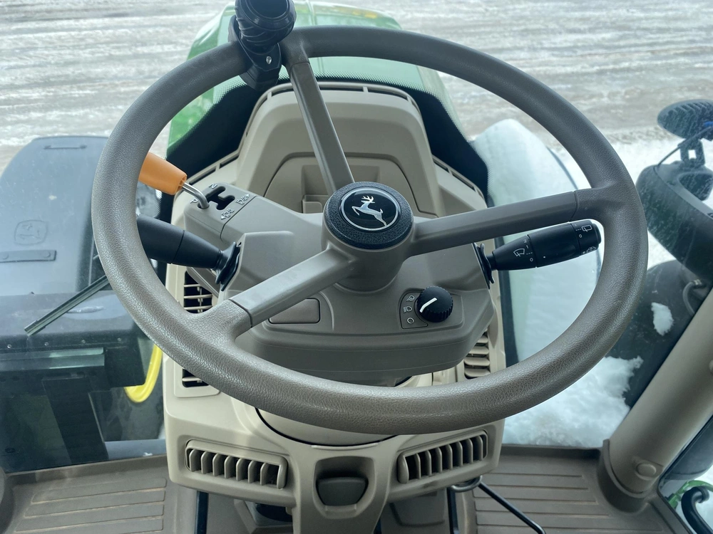 2023 John Deere 6r 155 alt