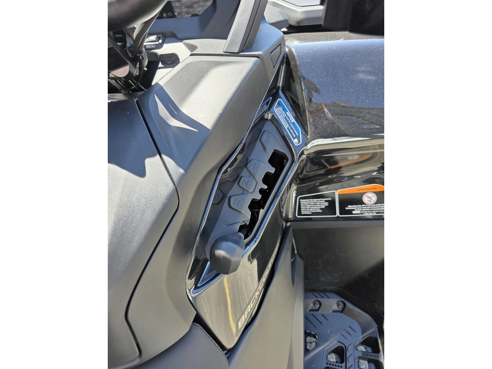 2026 Can-am Outlander Max 6x6 Backcountry 1000r