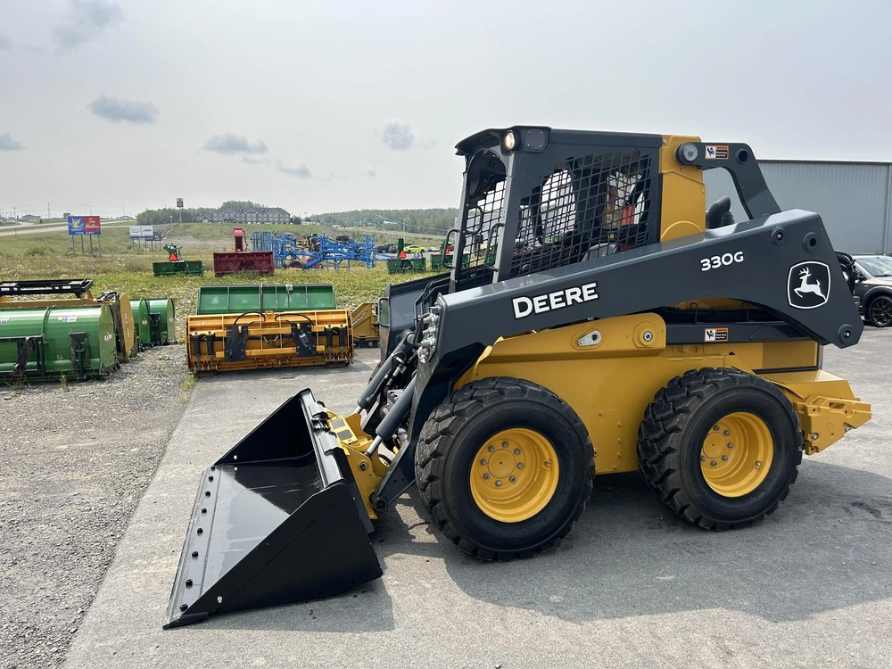 John Deere 330g 2022 alt