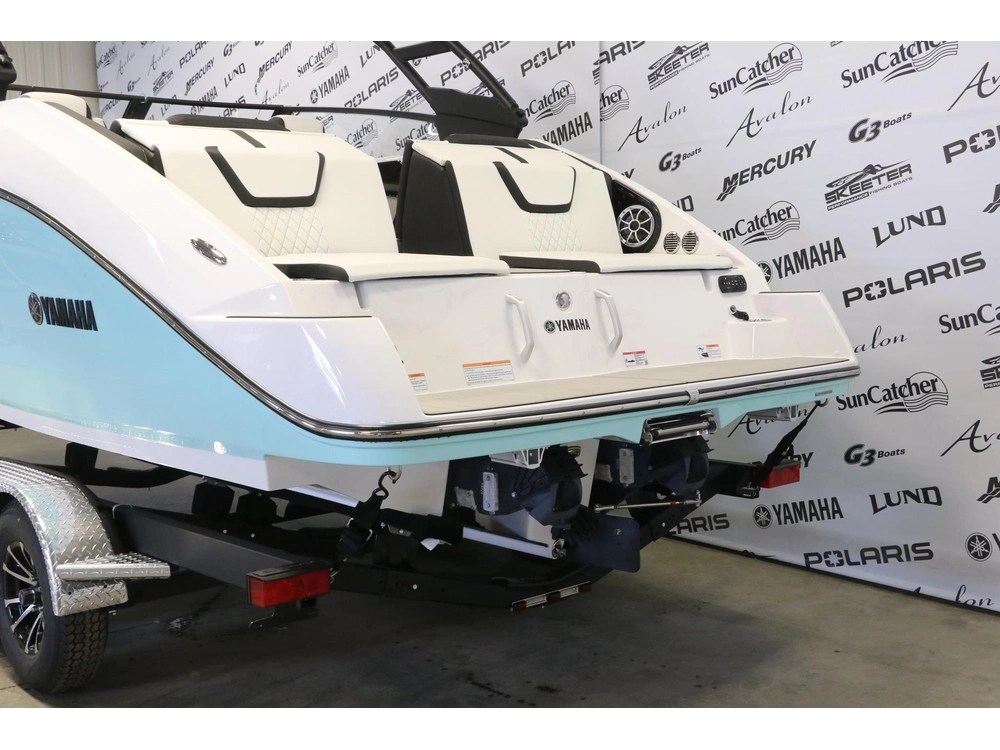 2026 Yamaha 222s alt