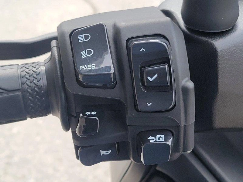 2023 Yamaha Xmax 300 alt