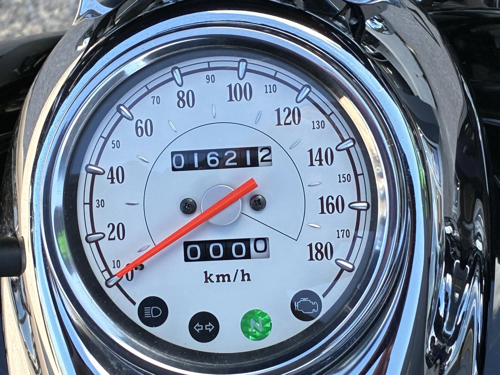 2010 Yamaha V Star 650 Midnight Custom alt