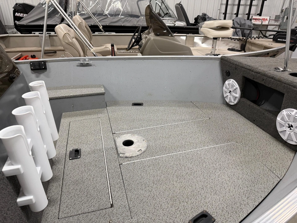 2014 Lund Boat Co 1600 Fury alt
