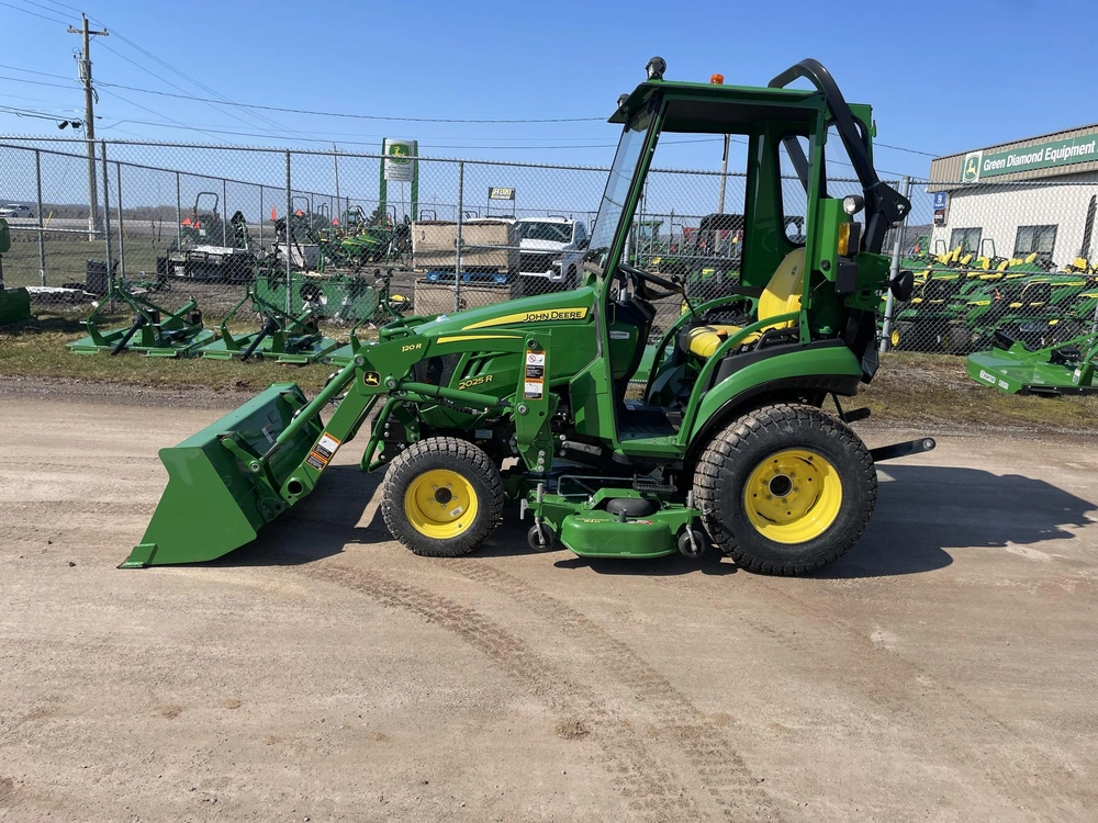 2022 John Deere 2025r alt