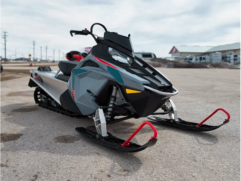 Polaris 550 RMK EVO 144 // Stealth Gray w/ GB Trail Muffler & Electric Visor Plug 2024