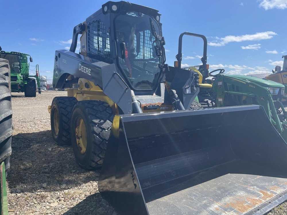 John Deere 332g 2023 alt