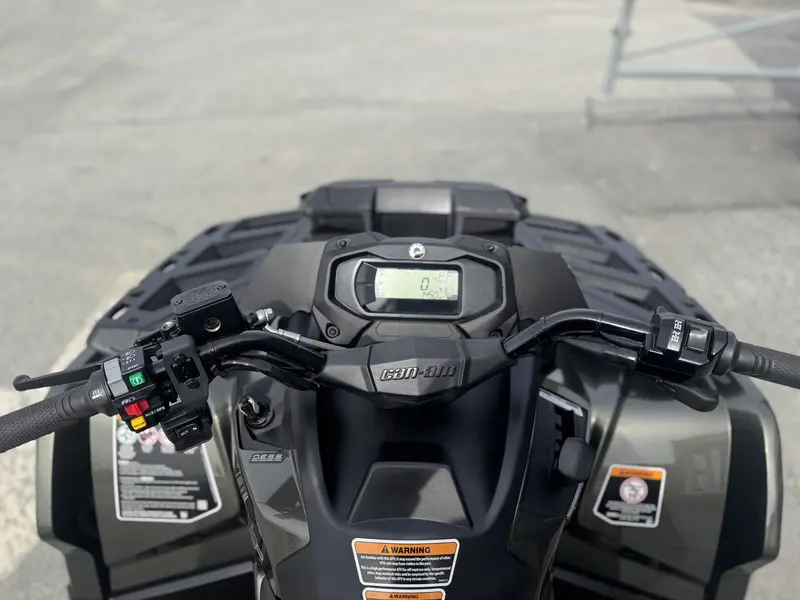 Can-Am OUTLANDER MAX XT 6X6 1000R 2025