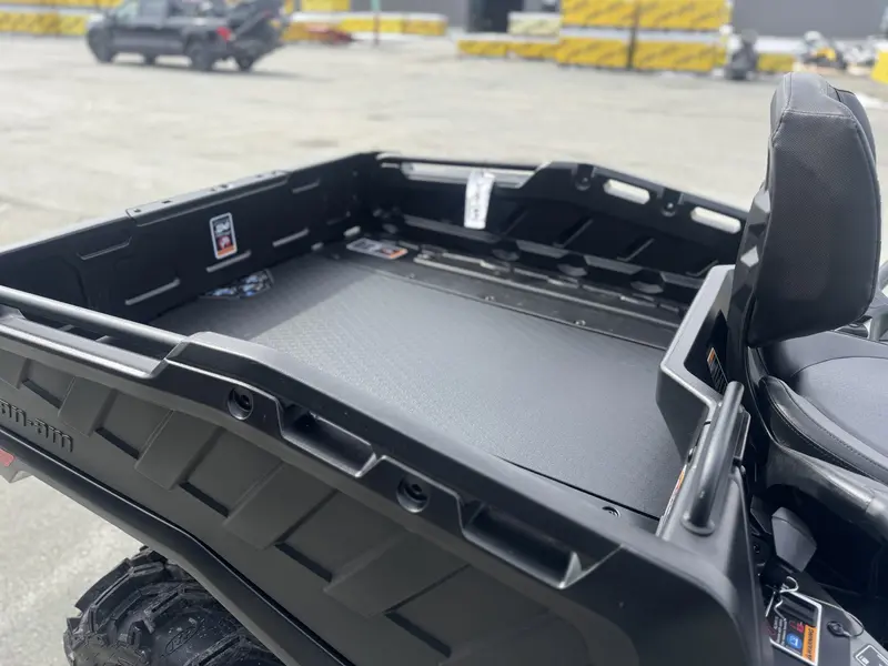Can-Am OUTLANDER MAX XT 6X6 1000R 2025