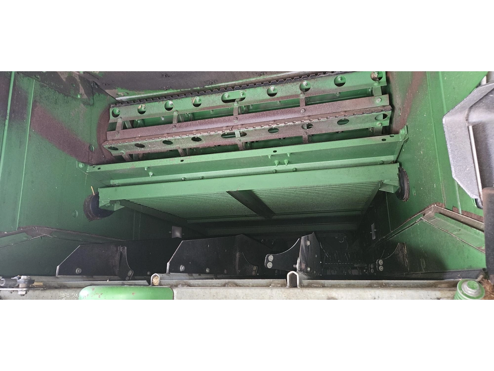 2015 John Deere S670 alt
