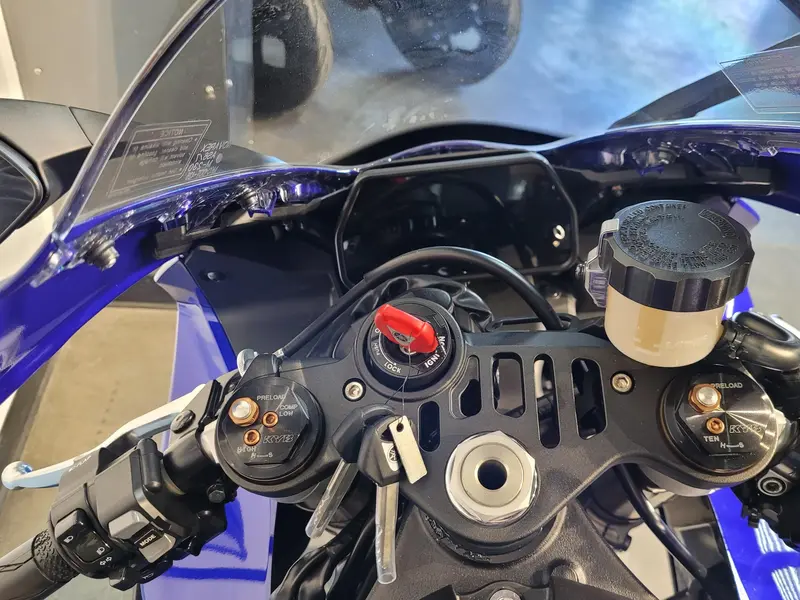 Yamaha YZF-R1 *À partir de 3.99%💳 2026