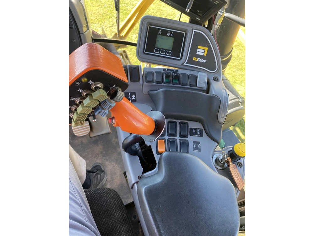 Rogator 1084 2009 alt