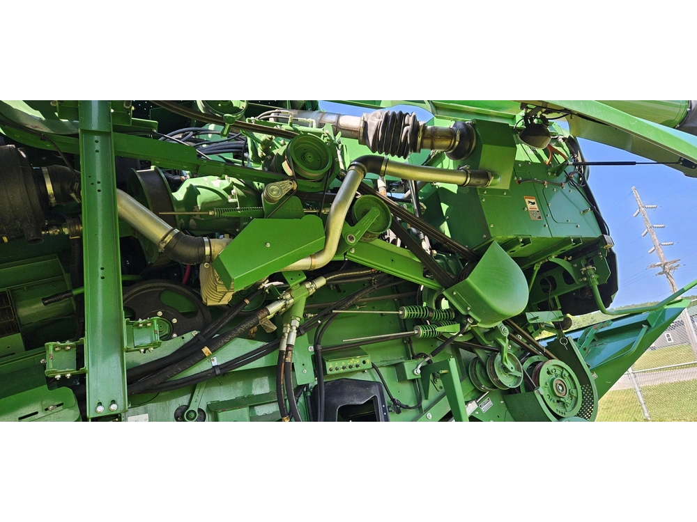 2015 John Deere S670 alt