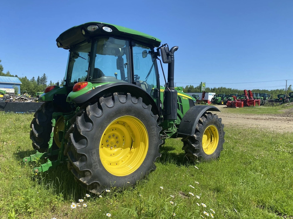 2022 John Deere 5100m alt