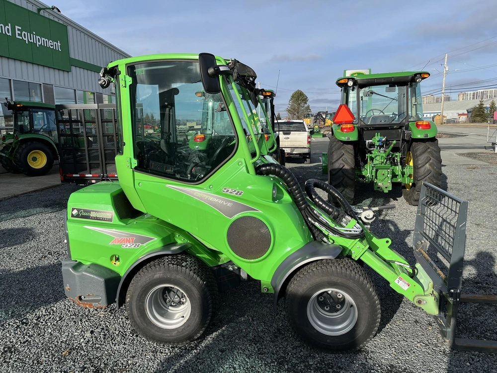 Avant M528 2023 alt