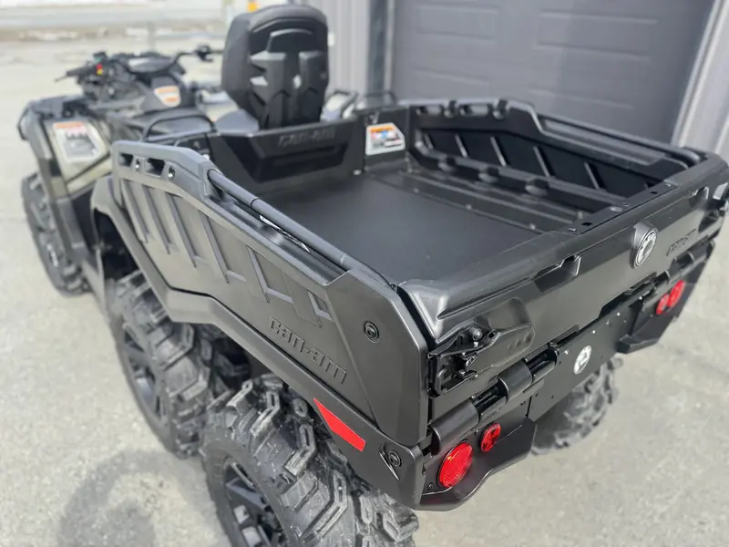 Can-Am OUTLANDER MAX XT 6X6 1000R 2025