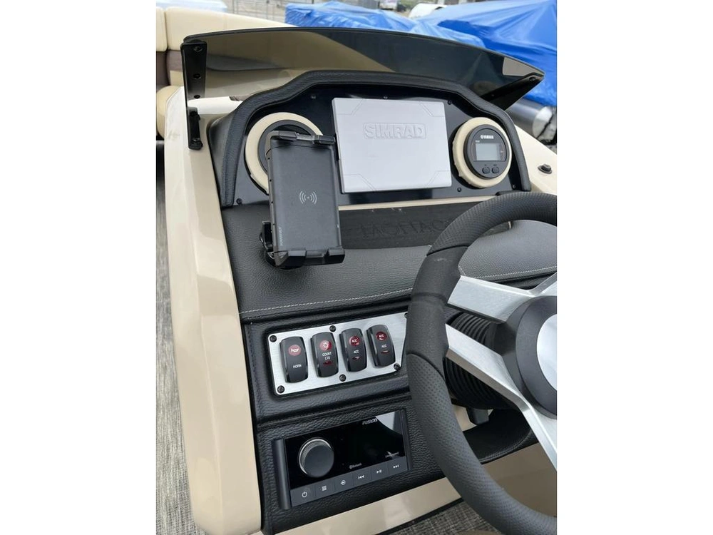 2022 Godfrey Marine Mc235rl alt