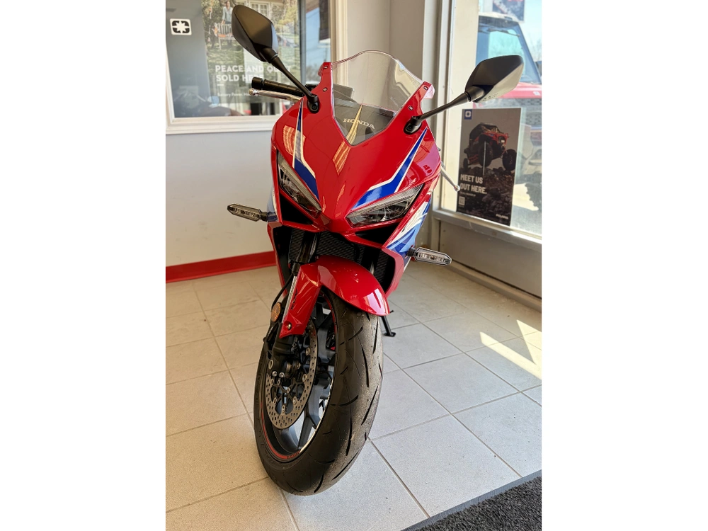 2026 Honda Cbr650r alt