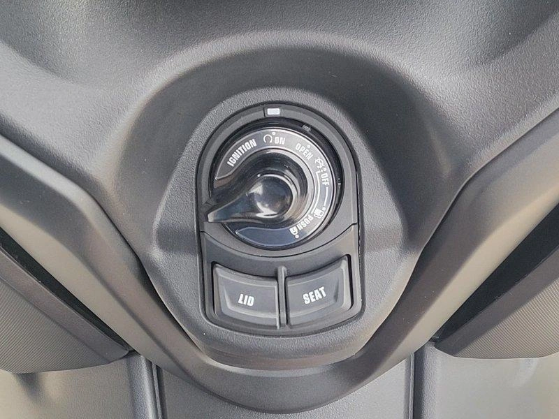 2023 Yamaha Xmax 300 alt