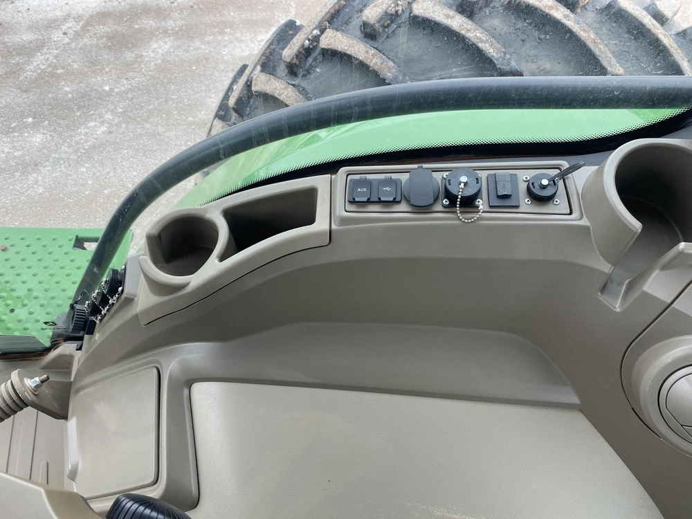 2023 John Deere 7r 210 alt