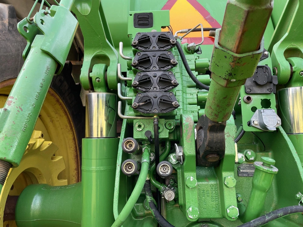 2008 John Deere 8330 alt