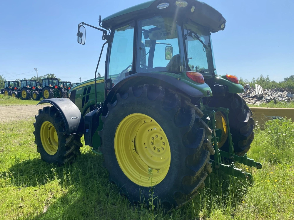 2022 John Deere 5100m alt