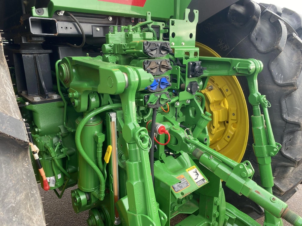 2023 John Deere 7r 210 alt