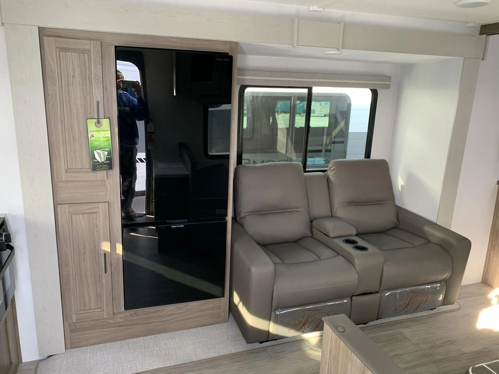 Coachmen Freedom Express 245rks 2026 alt