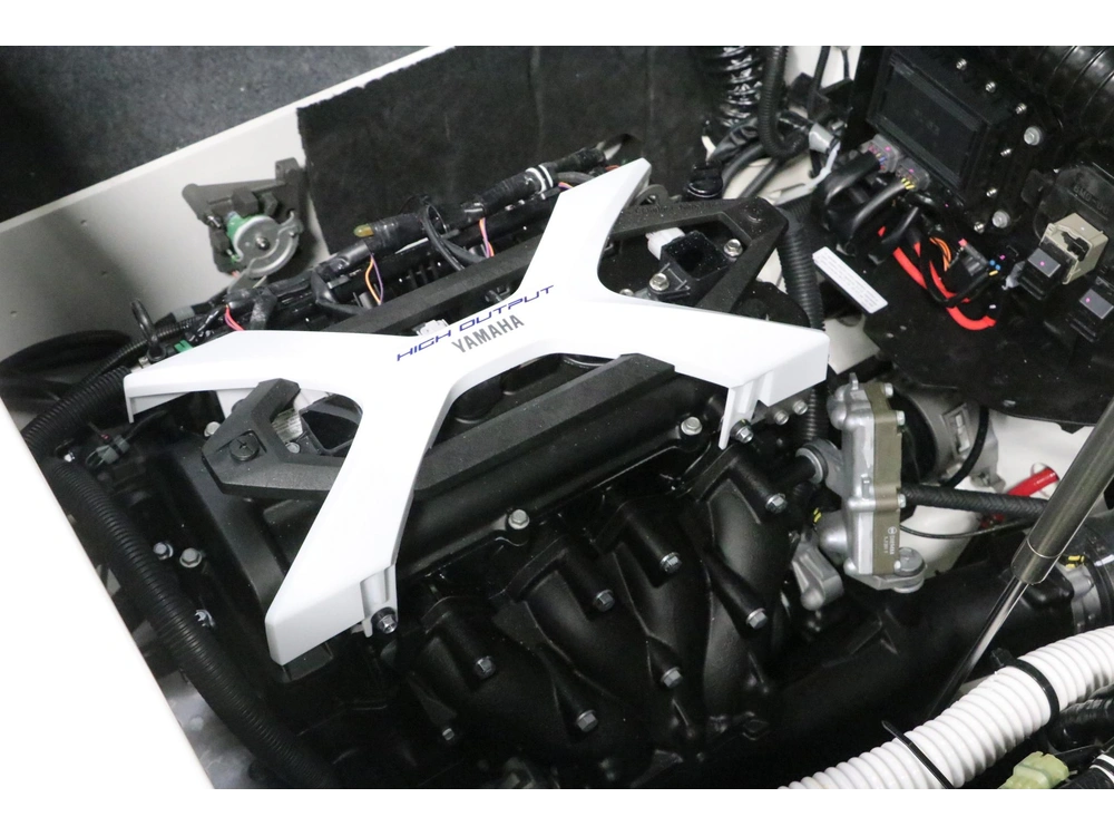 2026 Yamaha 222s alt