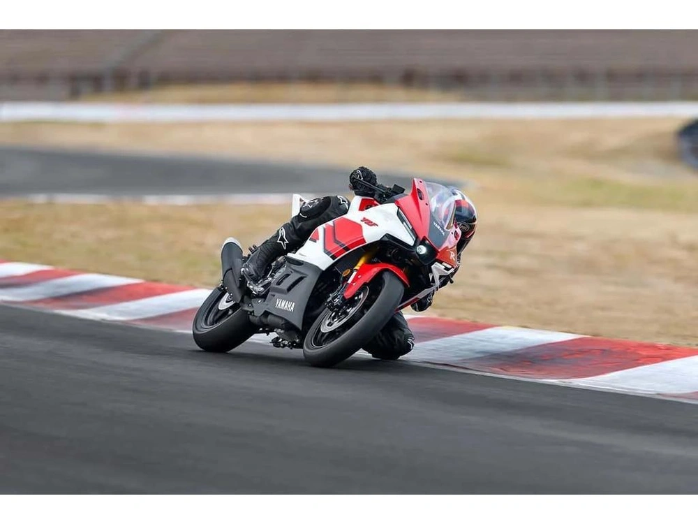 2026 Yamaha Yzf-r3 Mint Green alt