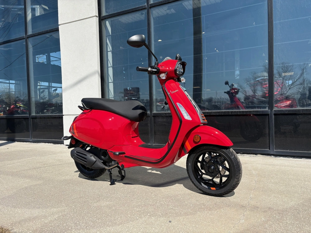 2025 Vespa Sprint 50 alt