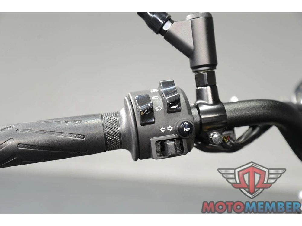 2025 Yamaha Xsr700 alt