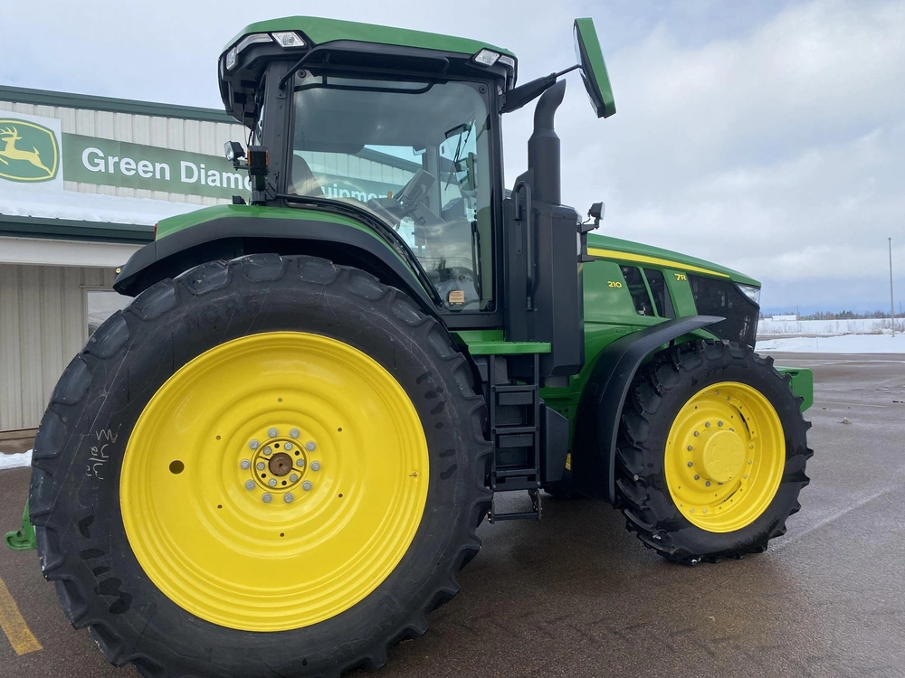 2023 John Deere 7r 210 alt
