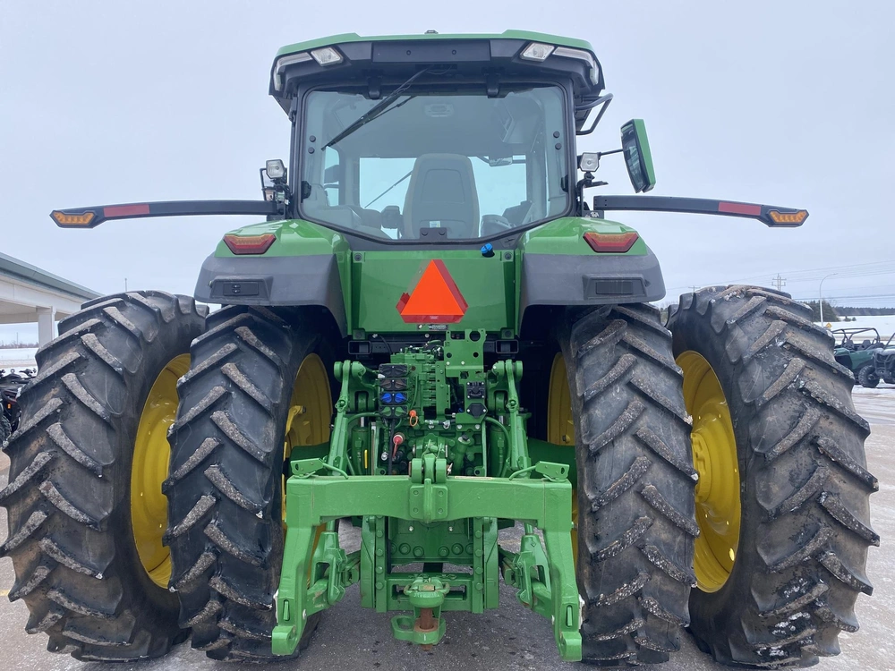 2023 John Deere 7r 210 alt