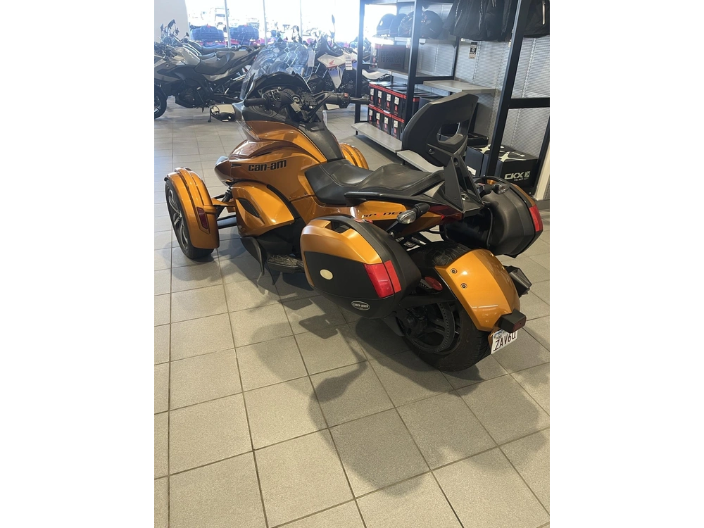 Can-am Spyder Sts 2014 alt
